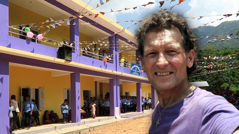 15.06.2017 | Podróżnik sprzedał własne mieszkanie, by pomóc dzieciom w Nepalu. "Wybudowaliśmy supernowoczesną szkołę"