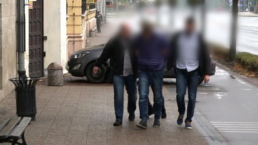 Dwaj policjanci z Gdańska usłyszeli po 10 zarzutów