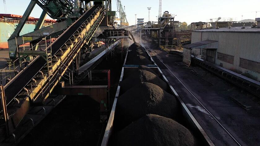 Trwa pospieszne uzupełnianie braków węgla zagranicznym surowcem