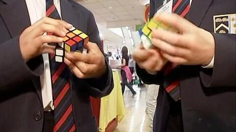 Kostka Rubika, najsłynniejsza zabawka logiczno-gimnastyczna, kończy pół wieku