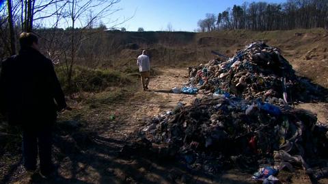 28.03.2017 | Pod nosem mieszkańców Górzykowa rosną góry śmieci. Cuchną i zagrażają ich zdrowiu