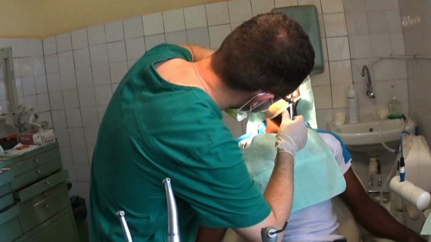 Grupa polskich chirurgów wróciła z Kamerunu. "Problemem jest dojechać do szpitala, a co dopiero się zoperować"
