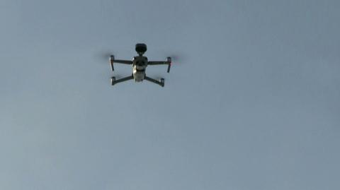 Nowoczesny dron pomaga policji w zapobieganiu wypadkom na mazurskich jeziorach