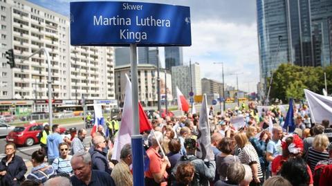09.07.2016 | Warszawa: jeden ze skwerów otrzymał imię Martina Luthera Kinga. Na wniosek KOD