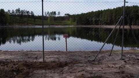09.05.2022 | Jezioro na terenie parku krajobrazowego zostało ogrodzone płotem. Pracownicy protestują