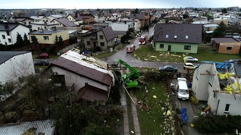 Zerwane dachy, powalone drzewa, tysiące odbiorców bez prądu. Potężne wichury przechodzą przez Polskę