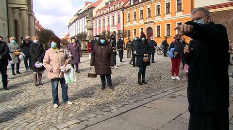 Kolejne święta w cieniu epidemii. Lekarze apelują i przestrzegają