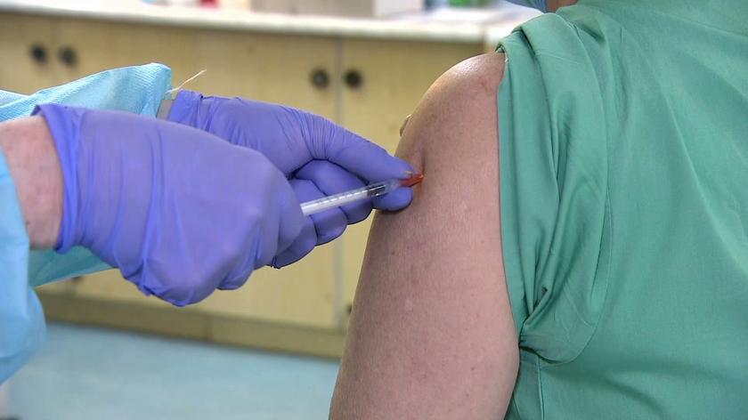 Rząd dopuszcza rozcieńczanie szczepionki na COVID-19. Sześć dawek zamiast pięciu