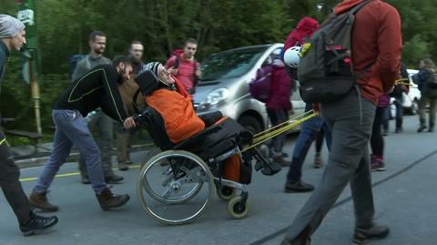 Niepełnosprawny Andrzej marzy i zdobywa szczyty. Teraz wyrusza na Rysy