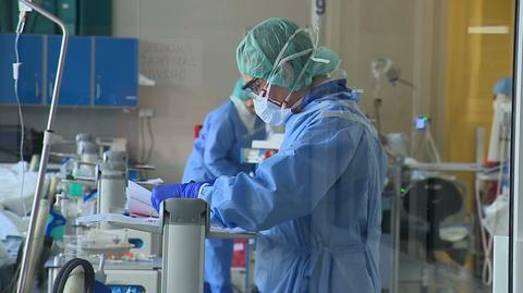 4728 nowych przypadków zakażenia koronawirusem. Szpitale zwiększają liczbę łóżek covidowych