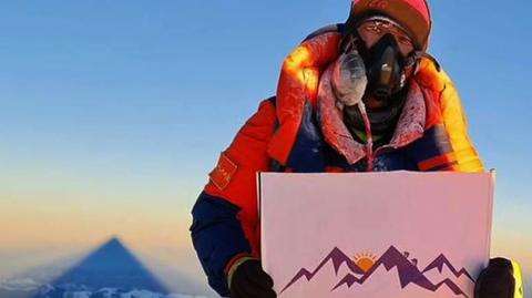 Nepalczycy zdobyli szczyt K2 zimą. "Niemożliwe staje się możliwe"