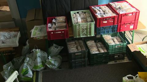 Pomoc wielkanocna w czasie pandemii nie ustaje. W Szczecinie przygotowano paczki żywnościowe
