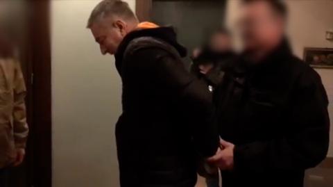 15.02.2018 | Zatrzymanie Frasyniuka. Wiceszef MSWiA ma wątpliwości, policja broni użycia kajdanek