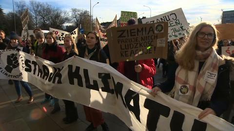 "Nie akceptujemy obecnej sytuacji". Młodzi protestują w obronie klimatu