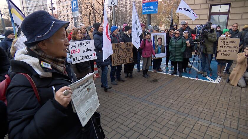 08.12.2022 | Hanna Machińska odwołana ze stanowiska zastępcy RPO. Przed biurem zebrali się protestujący