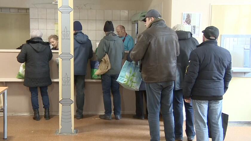 14.03.2023 | Skrajne ubóstwo dotyka coraz większej liczby Polaków. "Zaczynają funkcjonować na granicy przeżycia"