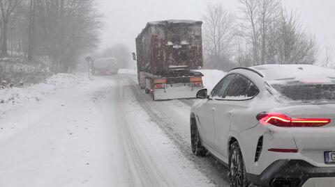 Atak zimy paraliżuje Polskę. Na drogach panują trudne warunki, w wielu miejscach nie ma prądu