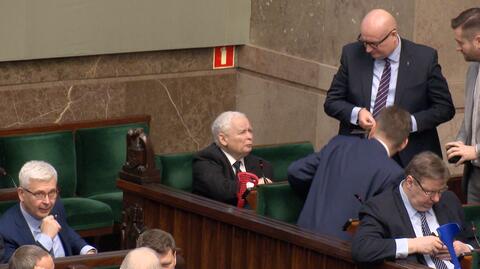 Jarosław Kaczyński przystał na propozycję Radosława Sikorskiego i dokonał wpłaty na Siły Zbrojne Ukrainy