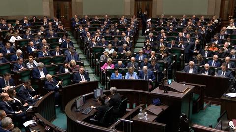 Miliardy złotych poza limitem państwowych wydatków. Sejm przyjął nowelizację ustawy