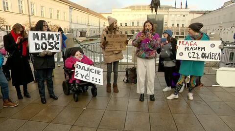 19.11.2022 | Opiekunowie osób z niepełnosprawnościami protestowali w Warszawie