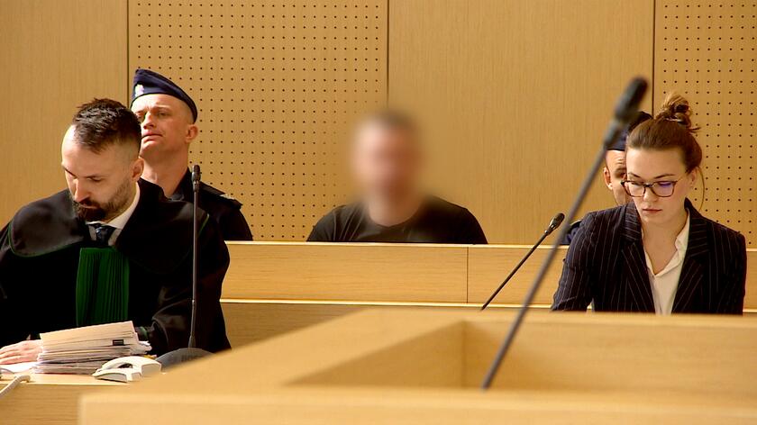 04.05.2023 | Poznań: ruszył proces Dominika Z., oskarżonego o usiłowanie zabójstwa policjanta