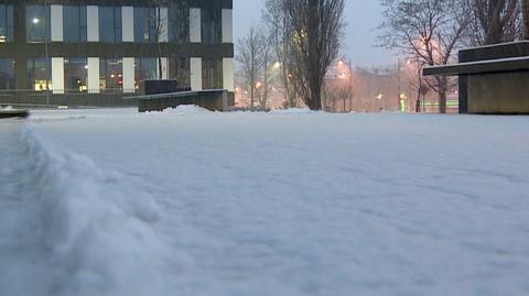 Samorządy wydadzą dużo więcej na odśnieżanie dróg. W górę poszły ceny soli i paliw