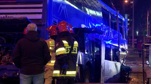 21.11.2022 | Tragedia we Wrocławiu. Autokar zjechał po schodach przejścia podziemnego, kierowca zginął