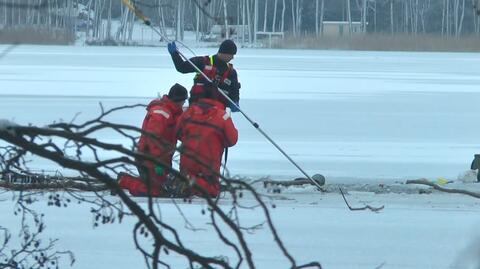 Tragiczny finał poszukiwań. Nurkowie wyłowili ciało wędkarza, pod którym załamał się lód