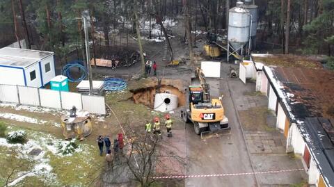 Ziemia w Trzebini zapadła się kilka metrów od bloku. Mieszkańcy obawiają się o swoje bezpieczeństwo