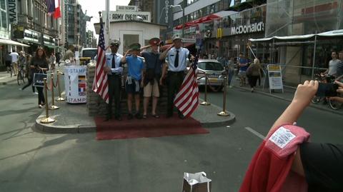 Najbardziej chaotyczne i niebezpieczne skrzyżowanie. Mowa o berlińskim Checkpoint Charlie 