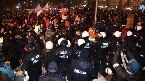 "Nie poddajemy się i nie poddamy się". Protesty w wielu miastach