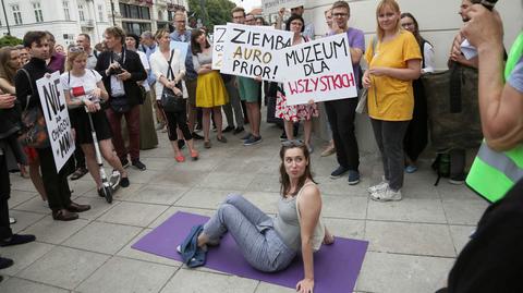 Pikieta pracowników Muzeum Narodowego. Ministerstwo "zaniepokojone"