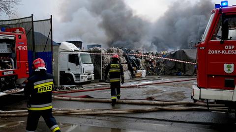 Potężny pożar składowiska opon w Żorach. Nad miastem kłęby dymu